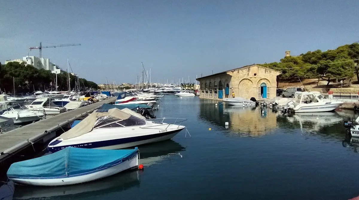 Pietà, Malta